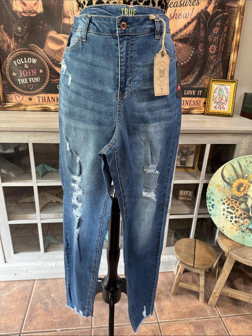 NWT TRUE CRAFT Ladies  Distressed Dark Blue Skinny Jeans  Sz 15